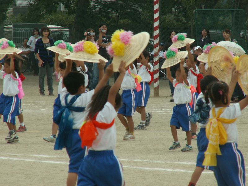 上陽小学校のブログ 頑張った運動会 １ ２年 花笠音頭