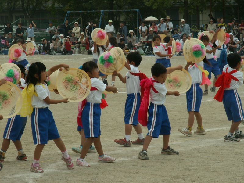 上陽小学校のブログ 頑張った運動会 １ ２年 花笠音頭